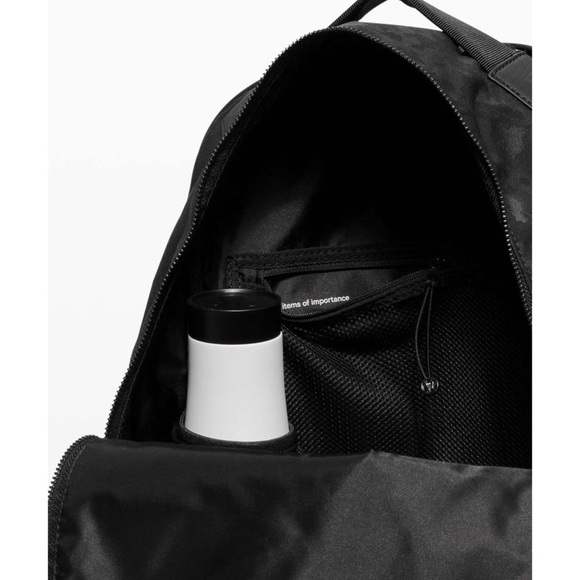 Lululemon City Adventurer Backpack 17L
In Fragment Camo Jacquard Black Deep Coal main image 4